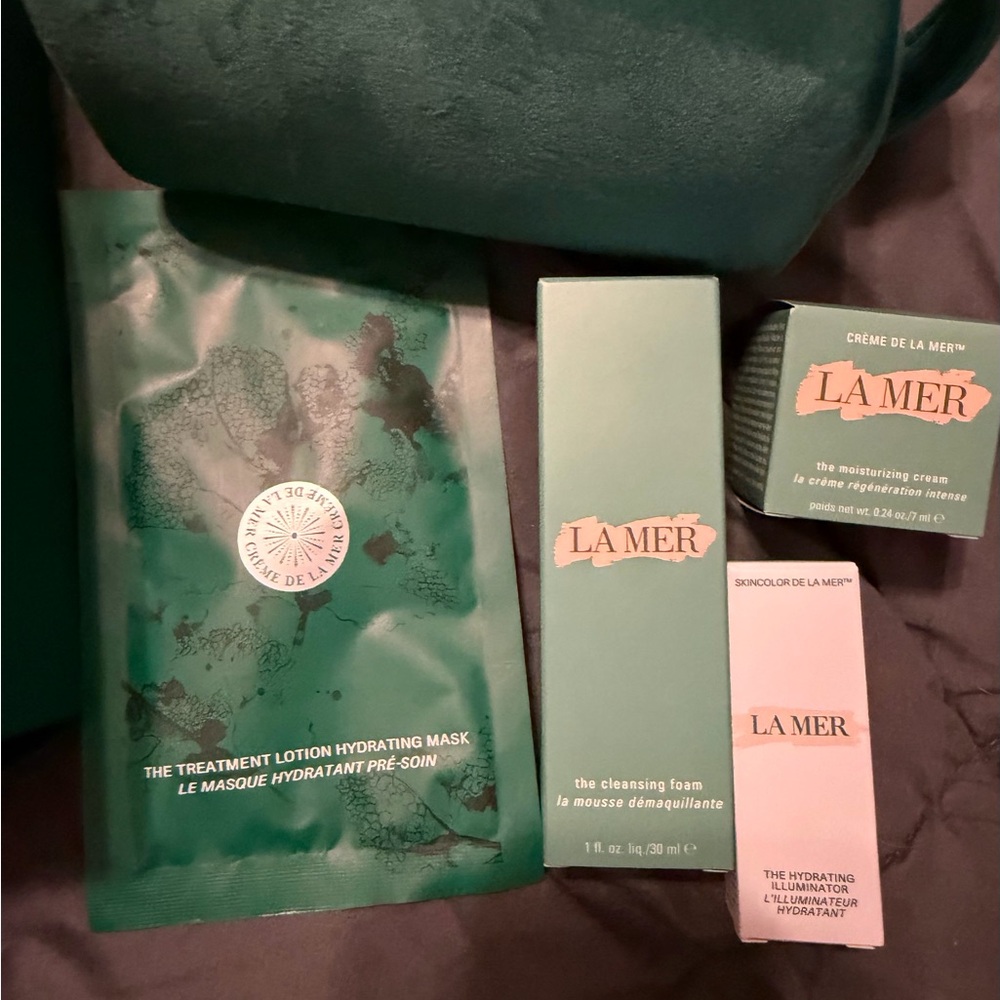 La Mer Skincare Set in Teal and Mint Green with Bonus Mini Makeup Bag - Picture 2 of 6